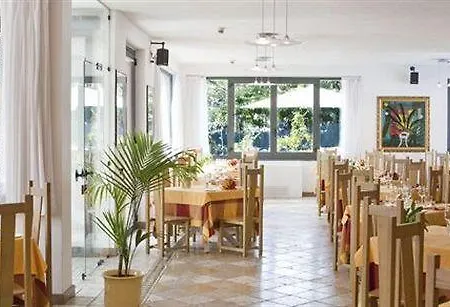 Отель Hotel Lenno