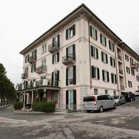 Szálloda Hotel Lenno
